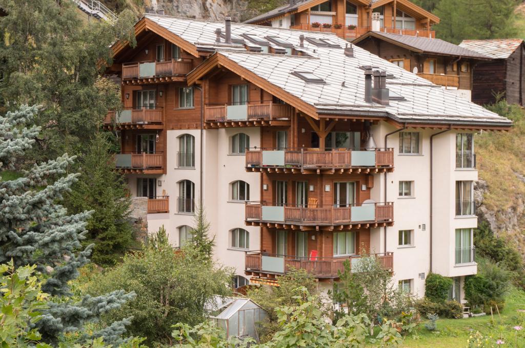 A Calm & Charm Studio - Haus Haro Apartment Zermatt Bagian luar foto